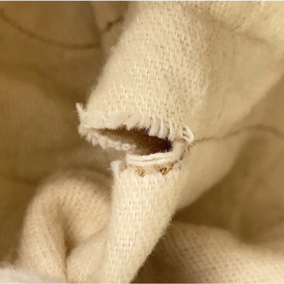 [0062] Vintage Gucci Clutch Wristlet or Toiletry Bag - Picture 14 of 16